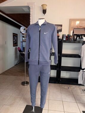 Men’s Nike tech jogger pants and jacket set XL